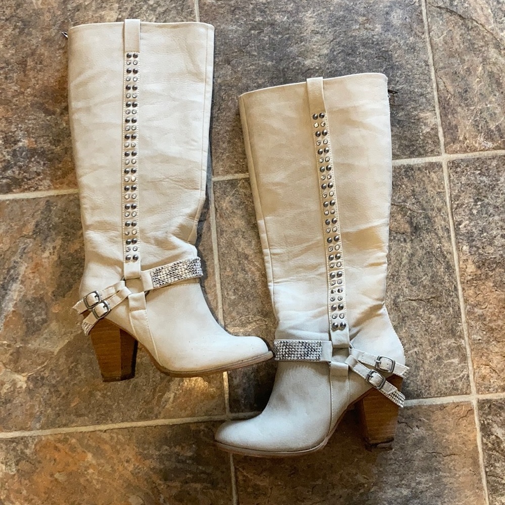 Women’s Not Rated size 7.5